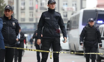 Disa të plagosur nga të shtënat në një shkollë të mesme në Turqi