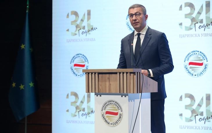 Kryeministri Mickoski paralajmëroi masa të reja për mbrojtje të standardit të qytetarëve dhe ulje të çmimeve të derivateve të naftës