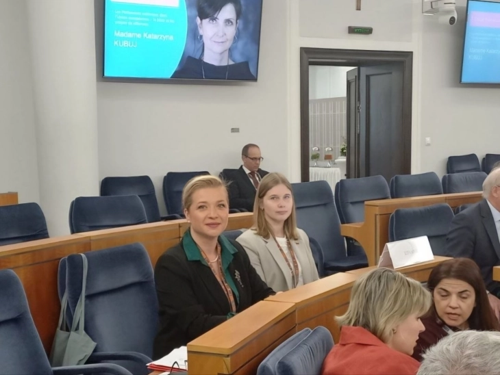 Deputetja Vasilevska në konferencën në Varshavë: Çështjet dypalëshe nuk mund të jenë pjesë e kritereve për anëtarësim në BE, as bazë për veto