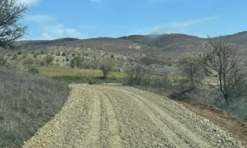 Се уредуваат патишта во виничко, подобар пристап за земјоделците и рекреативците