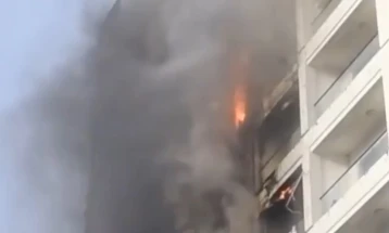 Të paktën 11 të lënduar nga zjarri në Tiranë