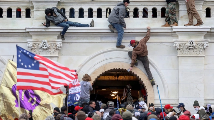 Министерството за правда на САД побара поништување пресуди изречени во врска нападот врз Конгресот во 2011 година