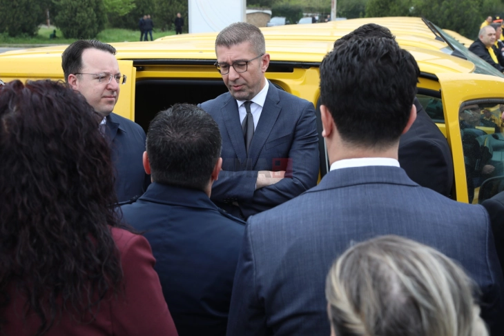 Mickoski: Furnizimet e automjeteve të reja për Postat e Maqedonisë janë pjesë e strategjisë më të gjerë, t'i rinovojmë institucionet, t'i modernizojmë shërbimet publike