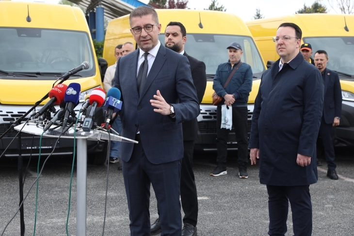 Mickoski: Investim i rëndësishëm, fillim i ri - 100 automjete të reja për Postën