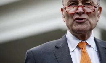 САД: Шумер најави серија гласања во Сенатот за ограничување на воените овластувања на Трамп