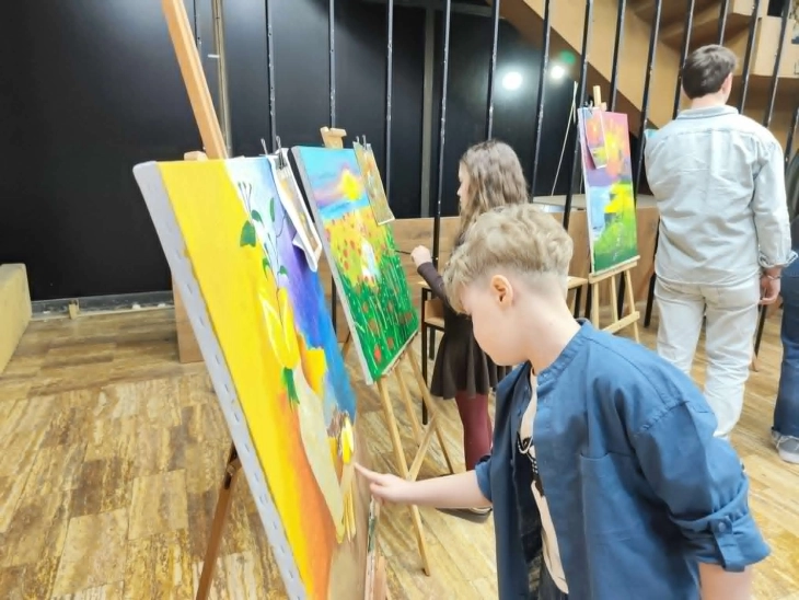 Талентирани основци и средношколци од Гостивар го одбележаа Светскиот ден на уметноста