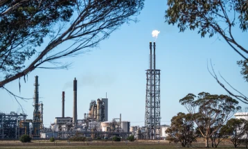 Firefighters battle blaze at Australian oil refinery