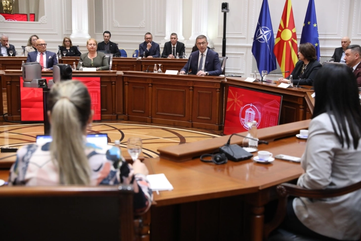 Прес-конференција на премиерот Мицкоски и министерката Јаневска (во живо)