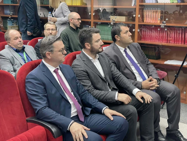 Tripunovski: Ministritë e Bujqësisë dhe Ekonomisë nesër do të mbajnë takim të përbashkët me importuesit e plehrave artificiale për miratimin e masave konkrete