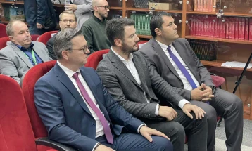 Tripunovski: Ministrit e Bujqësisë dhe Ekonomisë nesër do të mbajnë takim të përbashkët me importuesit e plehrave artificiale për miratimin e masave konkrete