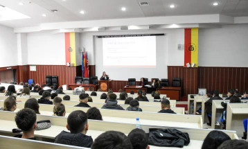 Fakulteti Filologjik i Universitetit të Tetovës organizoi trajnim për provimin e maturës shtetërore