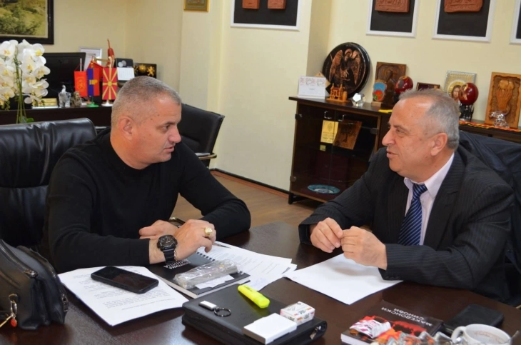 Виничкиот градоначалник Костадиновски се сретна со директорот на Народна Техника - Митрев