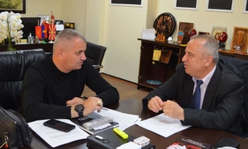 Виничкиот градоначалник Костадиновски се сретна со директорот на Народна Техника - Митрев