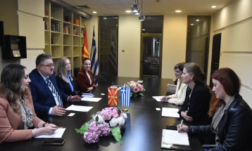 Средба на министерот Минчев со амбасадорката на Грција Филипиду, фокус на јакнење на капацитетите за стручно усовршување