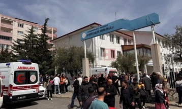 Numri i të vrarëve nga të shtënat në një shkollë në Turqi është rritur në dhjetë