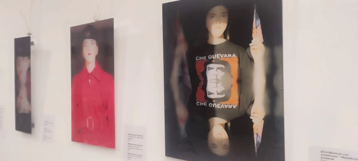 Во македонскиот КИЦ во Белград отворена изложбата „Архивски документи“ на уметницата Жанета Вангели