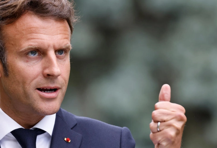 Macron urges youngsters to switch off devices and enjoy life offline