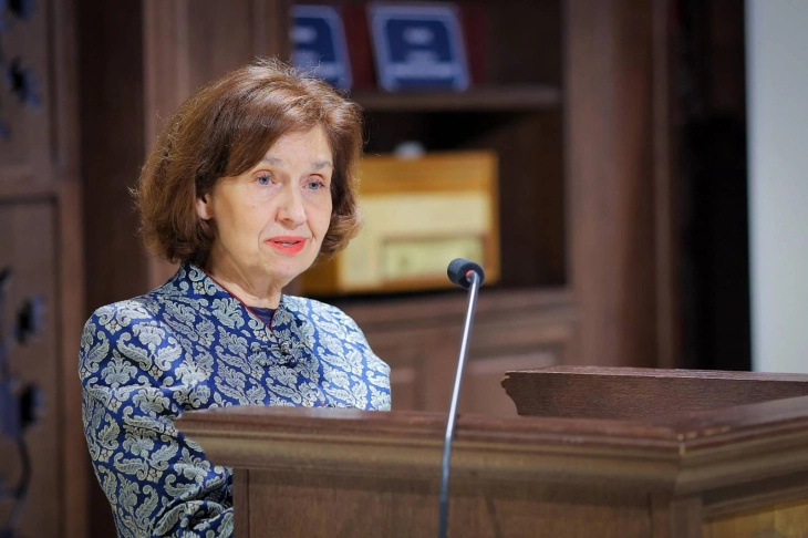 Siljanovska-Davkova do të mbajë fjalim në 