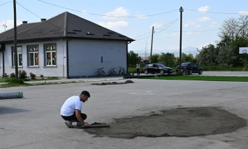 Реконструкција на повеќенаменското игралиште во Мралино