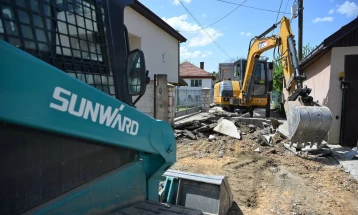 Продолжува реконструкцијата на улиците во Општина Бутел – во тек работи во Радишани