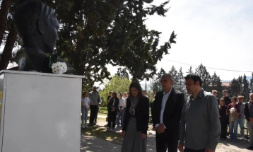 Награди за најуспешните ученици во СОУ „Гошо Викентиев“ – одбележан патронен празник