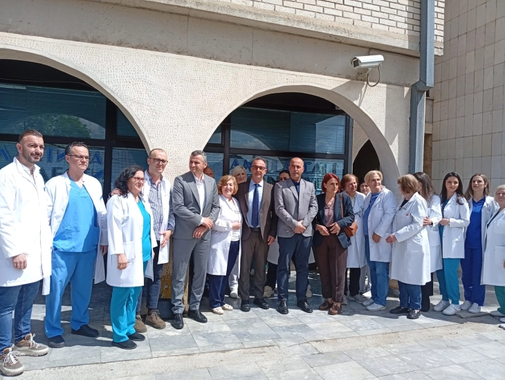 Алиу во Дебар: Со законски измени ќе може да работат пензионирани здравствени работници до 70- годишна возраст