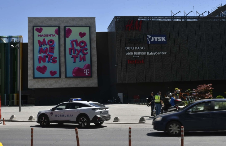 Полицијата проверува дали има експлозивни направи во трговските центри Ист гејт и Дајмонд (фото)