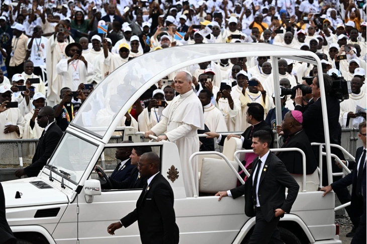 Папата Лав Четиринаесетти ги повика Анголците да ги надминат старите поделби