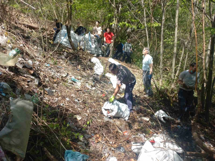 Со втората еко акција собрани над десет тони отпад долж патот Варвара-Лешок 