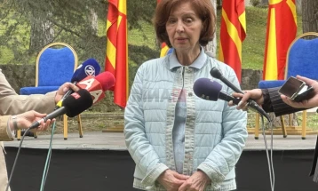 Сиљановска-Давкова: Со Радев ќе трагаме по решение за билатералниот спор (ДПЛ)