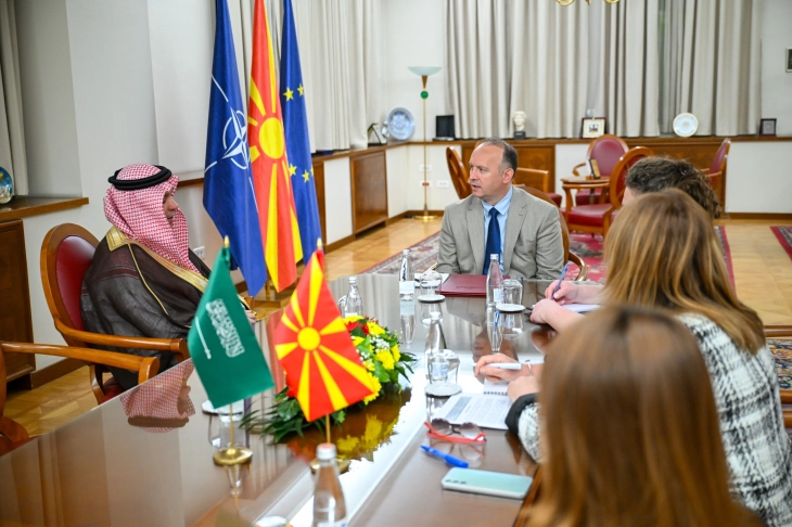 Takimi i lamtumirës i kryeparlamentarit Gashi me Faisal Gazi Ismail Hifzi