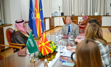 Takimi i lamtumirës i kryeparlamentarit Gashi me Faisal Gazi Ismail Hifzi