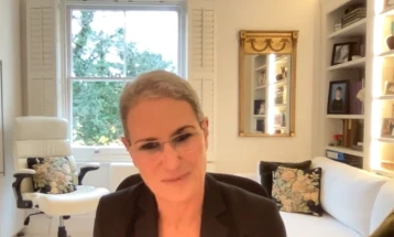 Д-р Пирс во интервју кај Расел Бренд: „Спајк“ протеинот е моќен токсичен непријател и морав да најдам начин како да се исчистиме од него