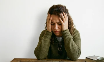 Shënim i Ditës kombëtare të Migrenës me moton 