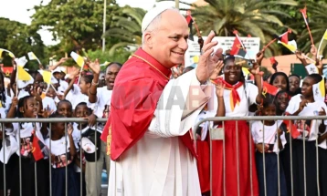 Папата Лав XIV ја завршува својата африканска турнеја со посета на Екваторијална Гвинеја