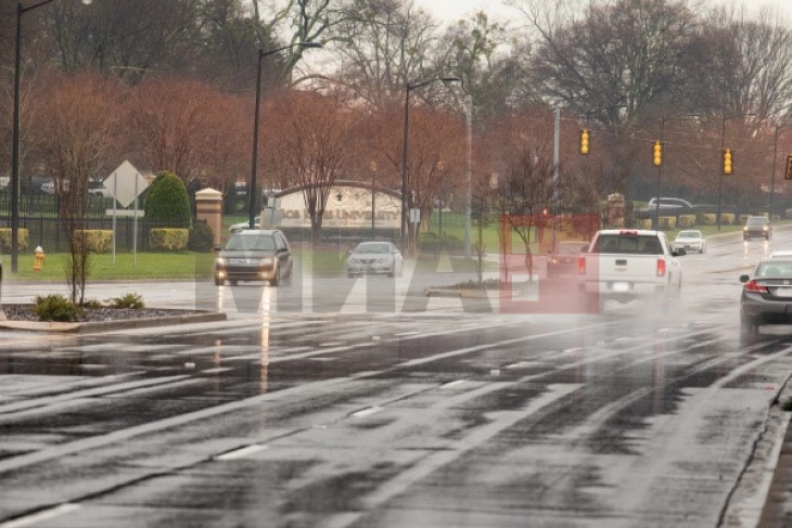 Komunikacion pa pengesa, nëpër rrugë të lagështa