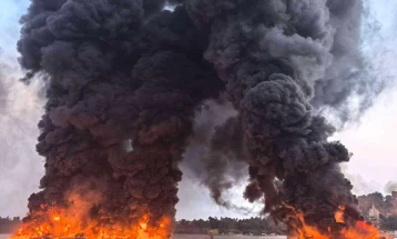 Две жртви, најмалку 11 повредени во пожар на пристаниште во Мијанмар