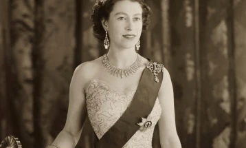 Кралот Чарлс ѝ оддаде почит на кралицата Елизабета Втора по повод стогодишнината од нејзиното раѓање