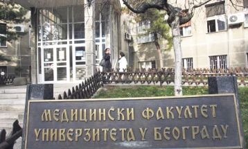 Студенти на Медицинскиот факултет на Универзитетот во Белград почнаа со блокада на деканатот