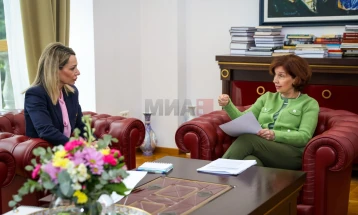 Siljanovska-Davkova priti përfaqësuesit e 