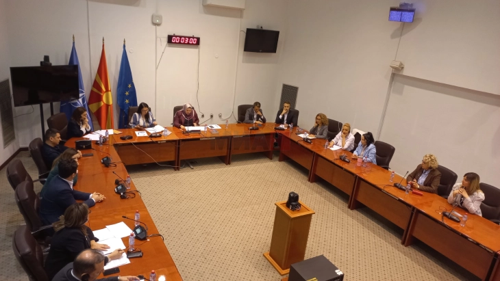 Седница на собраниската Комисија за социјална политика, демографија и млади