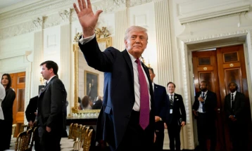 Трамп најави продолжување на примирјето со Иран, продолжуваат блокадите на иранските пристаништа