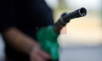 Цените на нафтата остануваат високи и покрај продолжувањето на примирјето од страна на Трамп