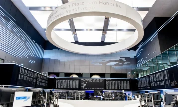 Нафтата поскапува трет ден последователно, берзите вознемирени поради кревкото примирје на Блискиот Исток