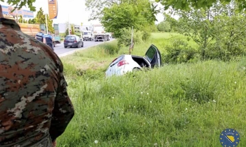 Патролa на ЕУФОР од македонски и турски војници спасила двајца патници од потопено возило кај Тузла