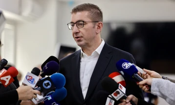 Премиерот Мицкоски на поставување камен-теменик на детска градинка во Карпош