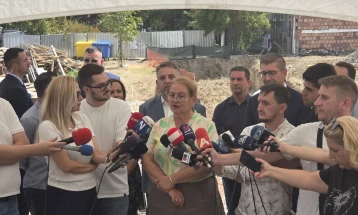 Filloi ndërtimi i sallës sportive në SHF “Vëllazërimi” në Komunën e Karposhit