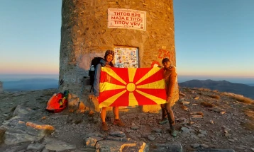 35 врвови за 35 години независност: Благица Владимировска и Ема Лазареска ја изодеа Шар Планина за четири дена