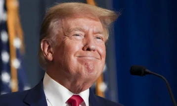 Њујорк тајмс: Трамп разгледува трговски договори со Русија за ставање крај на војната