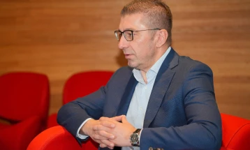 Мицкоски за МИА: Дата центрите се иднината, најсовремените се со воздушно ладење, жалам што постојат сили кои сакаат да не вратат во 19 век